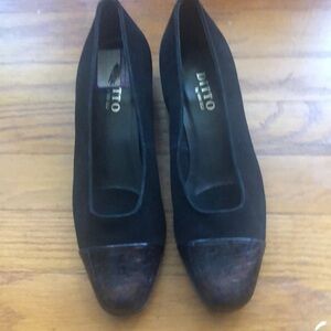 Beautiful Ditto women’s Black shoes size 9